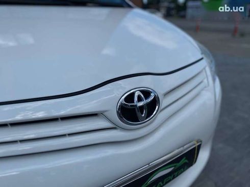 Toyota Auris 2011 - фото 2