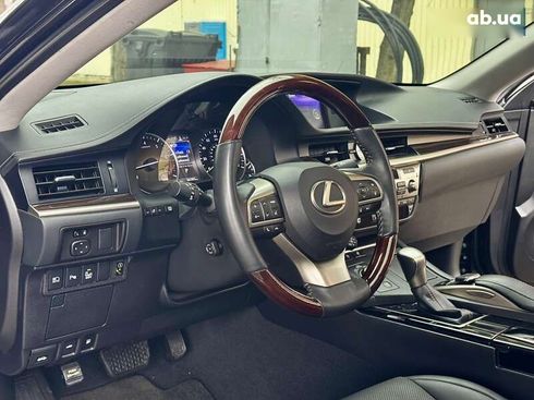 Lexus ES 2018 - фото 24