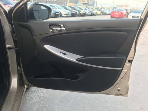 Hyundai Accent 2013 бежевый - фото 13
