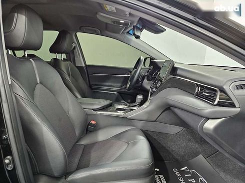 Toyota Camry 2022 - фото 17