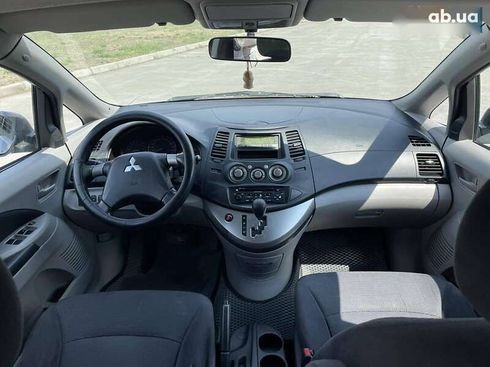 Mitsubishi Grandis 2006 - фото 16