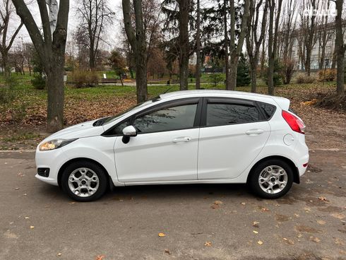 Ford Fiesta 2013 белый - фото 8