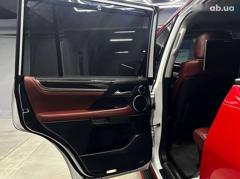 Lexus LX 2017 - фото 16