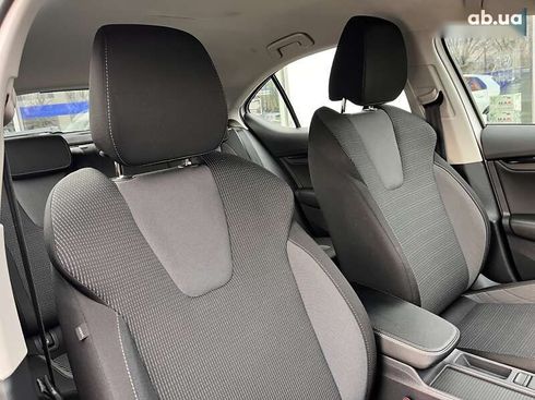 Skoda Octavia 2021 - фото 11
