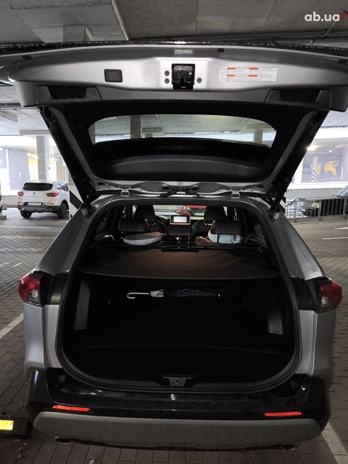 Toyota RAV4 Hybrid 2019 серый - фото 17