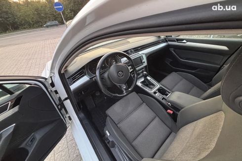 Volkswagen Passat 2015 белый - фото 2