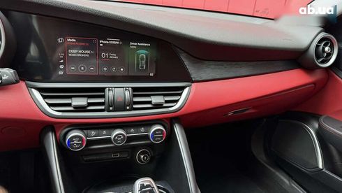 Alfa Romeo Giulia 2021 - фото 30