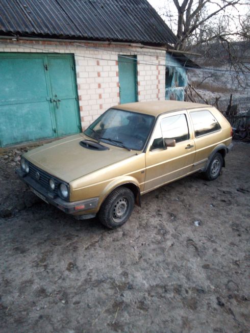 Volkswagen Golf 1985 желтый - фото 4