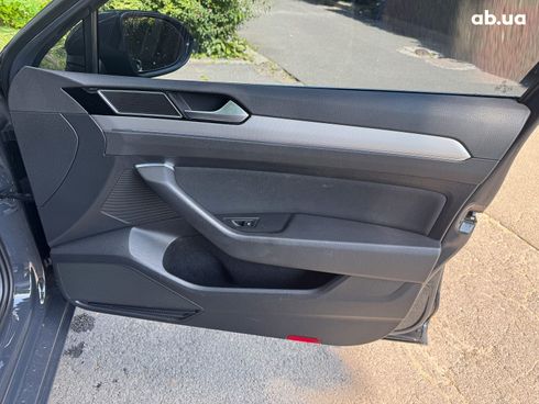 Volkswagen Passat 2019 серый - фото 28