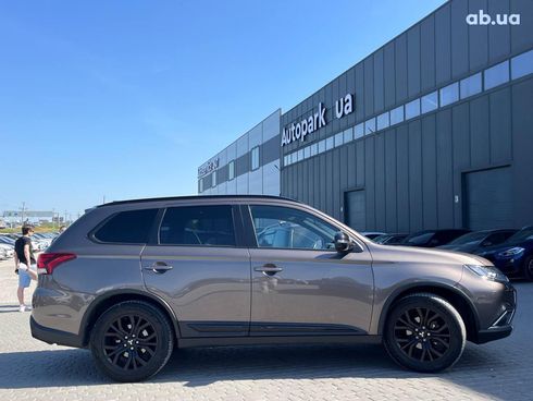 Mitsubishi Outlander 2017 коричневый - фото 5