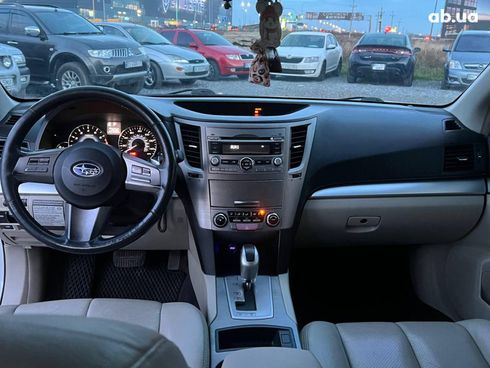 Subaru Legacy 2010 белый - фото 32