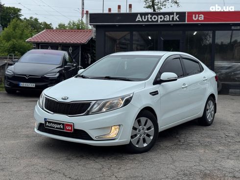 Kia Rio 2013 белый - фото 17