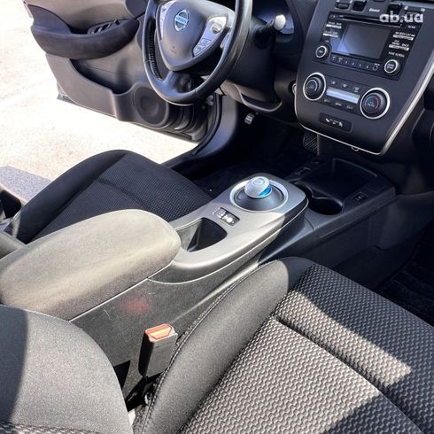 Nissan Leaf 2015 серебристый - фото 11