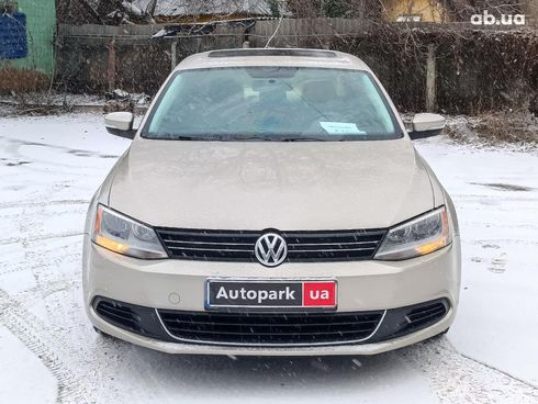 Volkswagen Jetta 2012 бежевый - фото 2