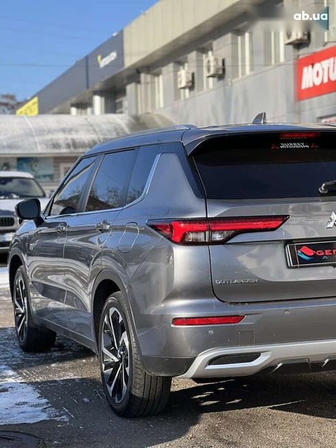 Mitsubishi Outlander 2023 - фото 11