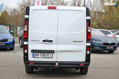 Renault Trafic 2016 - фото 12