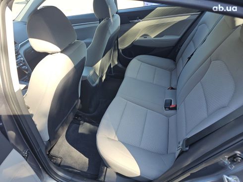 Hyundai Elantra 2019 серый - фото 10