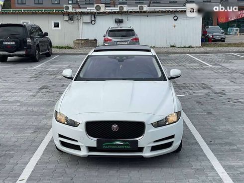 Jaguar XE 2019 - фото 5