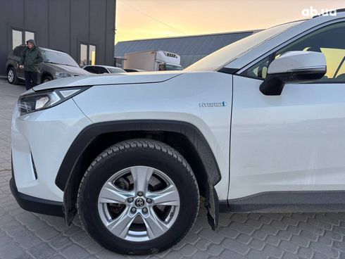 Toyota RAV4 2020 белый - фото 12