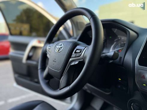 Toyota Land Cruiser Prado 2019 - фото 27
