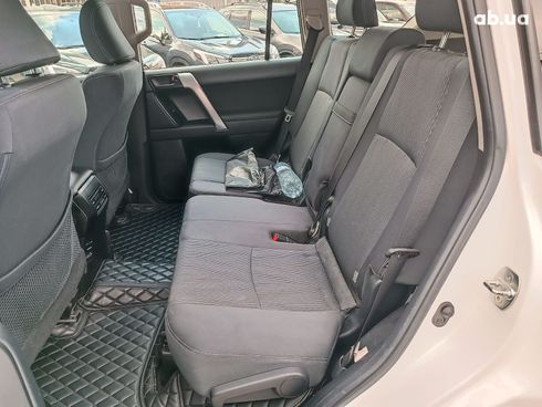 Toyota Land Cruiser Prado 2018 белый - фото 13
