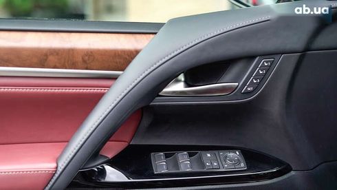 Lexus LX 2017 - фото 17