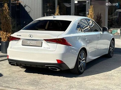 Lexus IS 2017 - фото 4