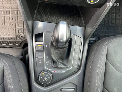 Volkswagen Tiguan 2017 серый - фото 32