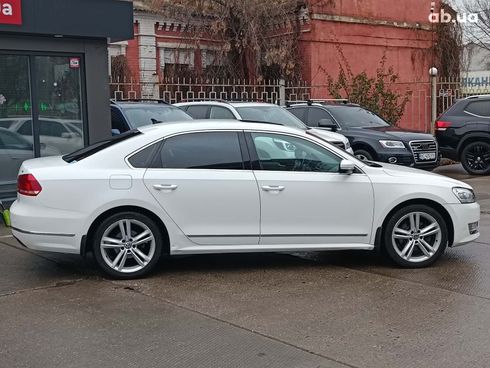 Volkswagen Passat 2015 белый - фото 7