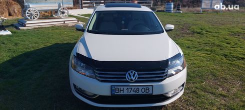 Volkswagen Passat 2012 белый - фото 13