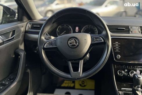 Skoda Superb 2019 - фото 11