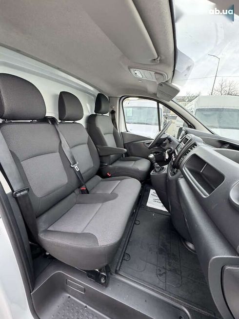 Renault Trafic 2021 - фото 22