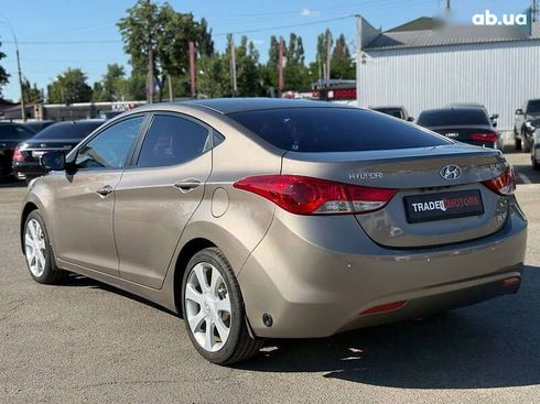 Hyundai Elantra 2012 - фото 8