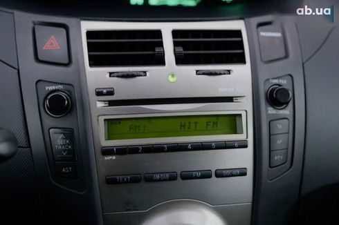Toyota Yaris 2011 - фото 15