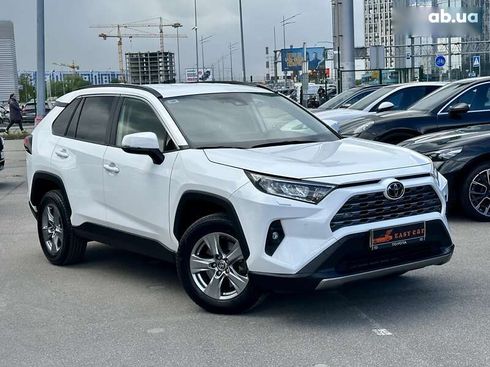Toyota RAV4 2022 - фото 2