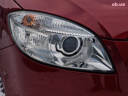 Skoda Fabia 2009 красный - фото 6