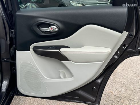 Jeep Cherokee 2018 серый - фото 24