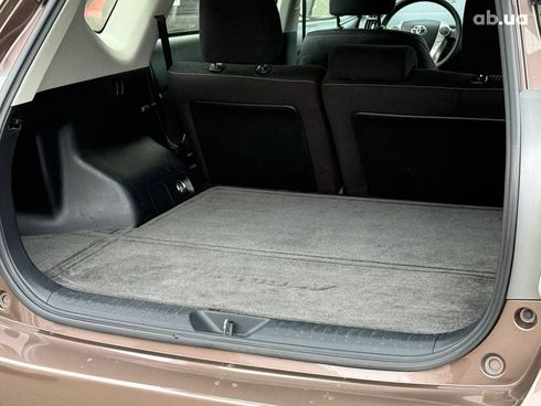 Toyota Prius V 2015 коричневый - фото 47