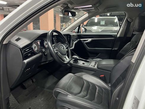 Volkswagen Touareg 2019 - фото 17