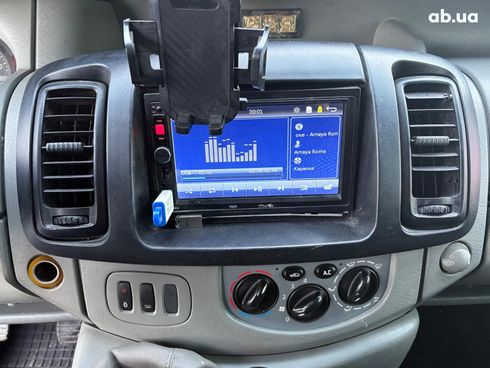 Opel Vivaro 2009 белый - фото 21