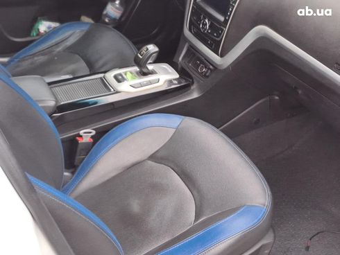 Geely Emgrand GT 2017 белый - фото 11