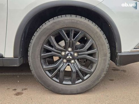 Mitsubishi Outlander 2017 - фото 19