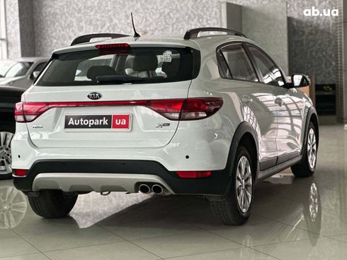 Kia Rio 2018 белый - фото 6