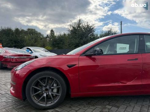 Tesla Model 3 2022 - фото 4
