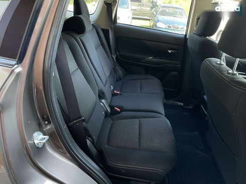 Mitsubishi Outlander 2016 - фото 30