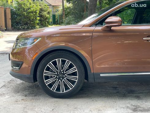 Lincoln MKX 2018 коричневый - фото 11