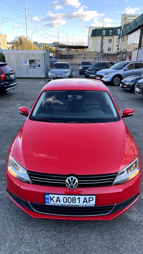 Volkswagen Jetta 2014 красный - фото 6