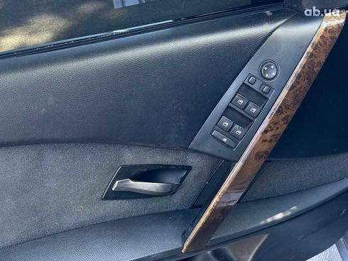 BMW 5 серия 2005 серый - фото 13