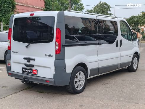 Renault Trafic 2014 белый - фото 14