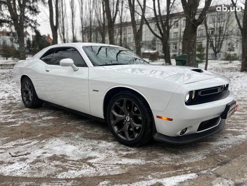 Dodge Challenger 2019 белый - фото 3